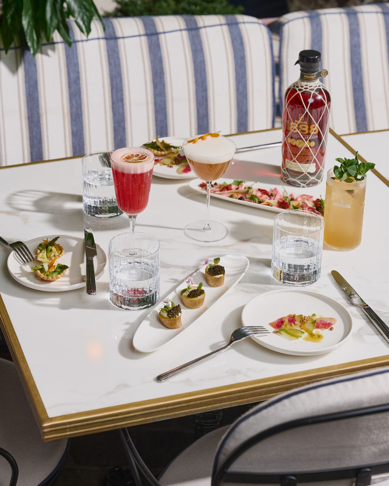 Brugal inaugure son premier oasis parisien au Patio de la Maison Delano