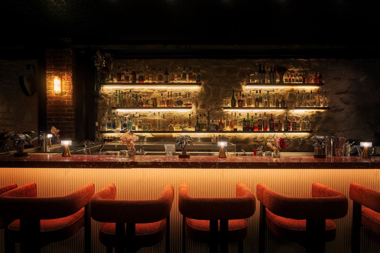 Le Little Red Door se réinvente avec un décor seventies